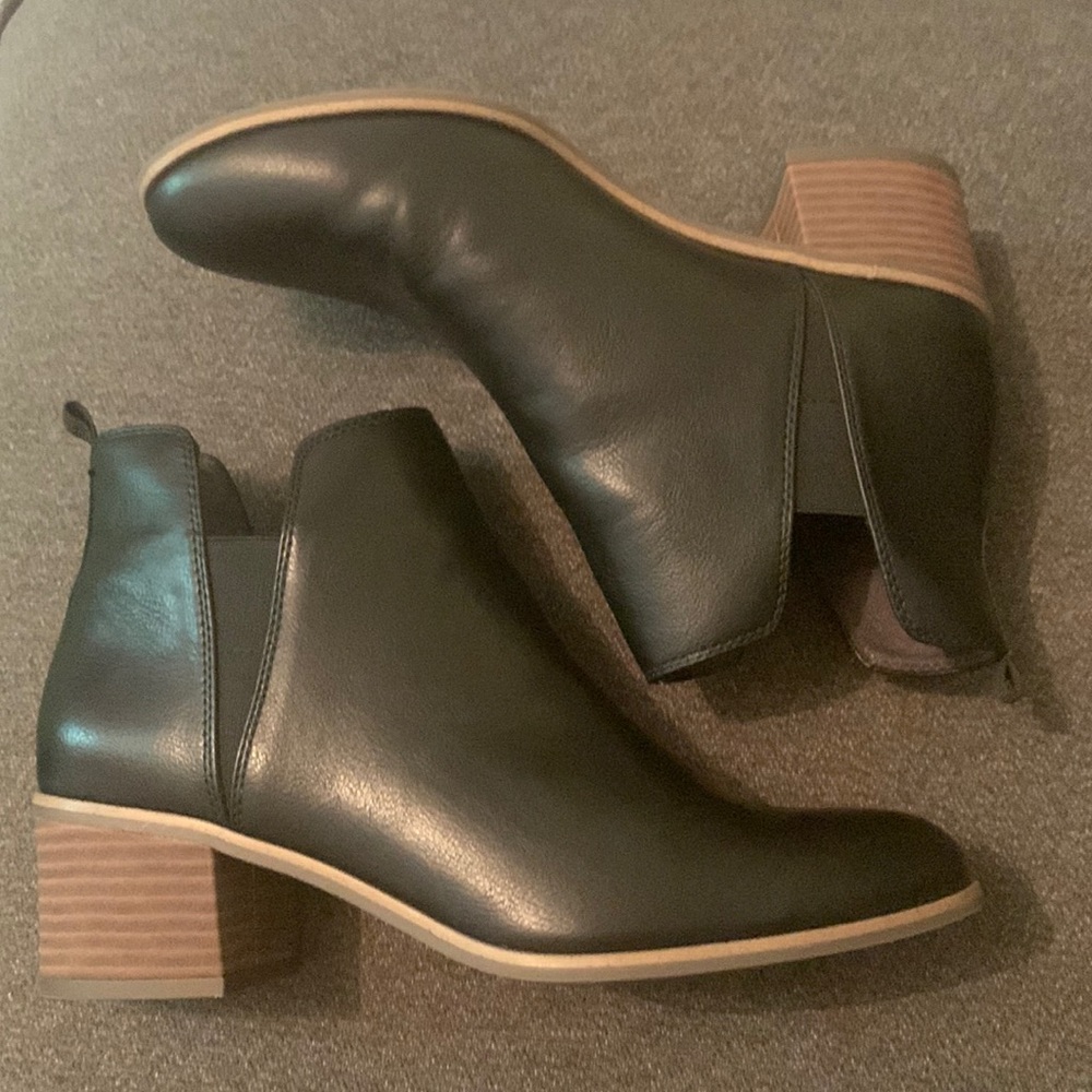 Womens Boots size 9.5